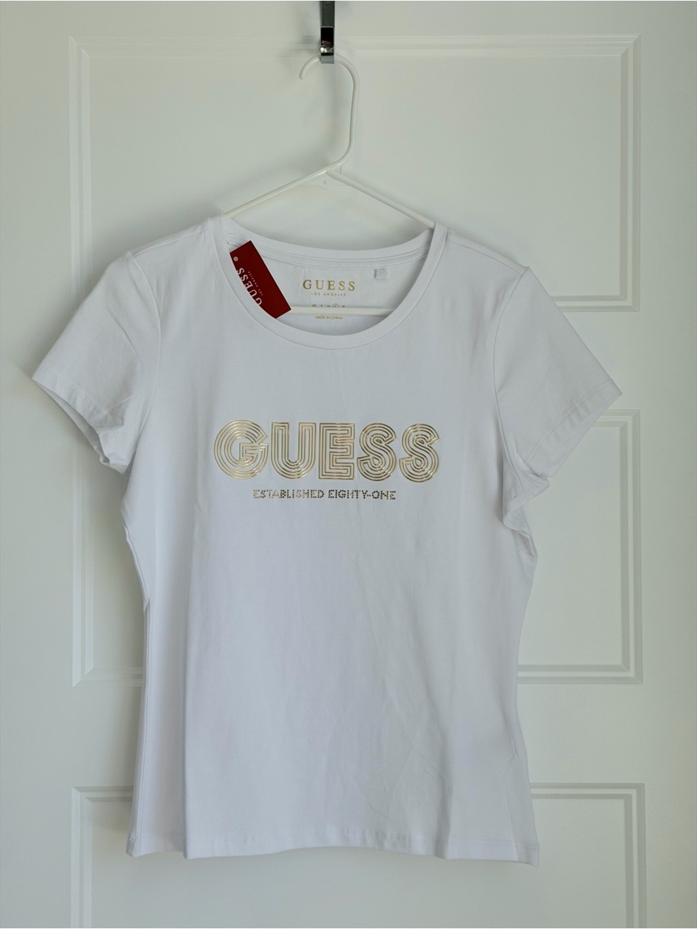 GUESS White Short-Sleeve Tee with Gold Logo